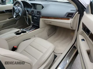 2013 Mercedes-Benz E 350 z VIN WDDKJ5KB5DF197712, wystawiony jako Copart lot #60521005 z przebiegiem 42 109 mil mil oraz Szkoda całkowita • Salvage title. Historia ofert i sprzedaży dostępna na DreamBid. Obrazek 8.