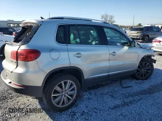 2014 Volkswagen Tiguan SE z VIN WVGAV3AXXEW502310, wystawiony jako Copart lot #42095985 z przebiegiem 130 033 mil mil oraz Szkoda całkowita • Salvage title. Historia ofert i sprzedaży dostępna na DreamBid. Obrazek 3.
