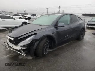 2024 Tesla Model Y with VIN 7SAYGDED1RF098054, listed as a Copart auction lot 44072195 with 16,085 mi miles and Salvage Title. Bid and sale history available at DreamBid. Image 1.