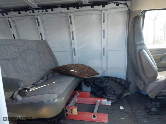 2005 Chevrolet Express Cargo Van with VIN 1GCGG25V151109899, listed as a IAAI auction lot 41287595 with 1 mi miles. Bid and sale history available at carsss.com. Image 8.