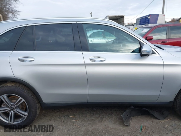 2020 Mercedes-Benz GLC 300 z VIN W1N0G8EB6LF824678, wystawiony jako IAAI lot #40951014 z przebiegiem 46 473 mil mil oraz . Historia ofert i sprzedaży dostępna na DreamBid. Obrazek 13.