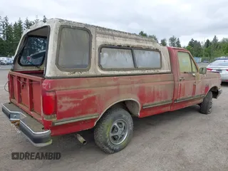1990 Ford F-150 z VIN 1FTEF14N1LPA97317, wystawiony jako IAAI lot #42390606 z przebiegiem 88 109 mil mil oraz . Historia ofert i sprzedaży dostępna na DreamBid. Obrazek 4.