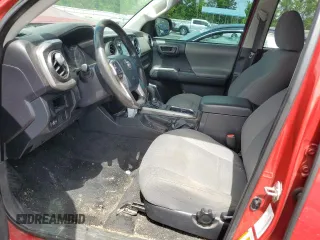 2017 Toyota Tacoma SR5 z VIN 5TFAZ5CN2HX025077, wystawiony jako Copart lot #57131105 z przebiegiem 153 705 mil mil oraz Szkoda całkowita • Salvage title. Historia ofert i sprzedaży dostępna na DreamBid. Obrazek 7.