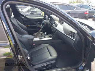 2013 BMW 3 Series 320i z VIN WBA3B1C58DF461645, wystawiony jako IAAI lot #42265684 z przebiegiem 185 873 mil mil oraz . Historia ofert i sprzedaży dostępna na DreamBid. Obrazek 5.