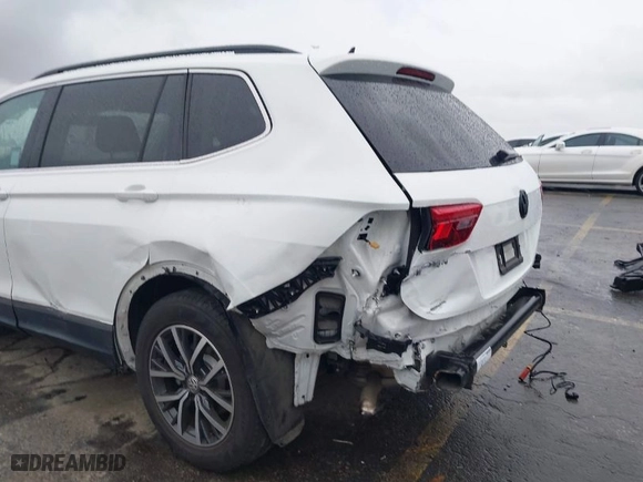 2018 Volkswagen Tiguan SEL with VIN 3VV2B7AX4JM140172, listed as a IAAI auction lot 41731061 with 103,459 mi miles. Bid and sale history available at carsss.com. Image 6.