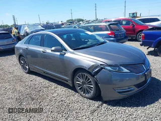 2014 Lincoln MKZ z VIN 3LN6L2JK3ER833842, wystawiony jako IAAI lot #42371576 z przebiegiem 87 894 mil mil oraz . Historia ofert i sprzedaży dostępna na DreamBid. Obrazek 1.