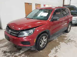 2014 Volkswagen Tiguan S z VIN WVGBV3AXXEW045826, wystawiony jako IAAI lot #42173285 z przebiegiem 126 260 mil mil oraz . Historia ofert i sprzedaży dostępna na DreamBid. Obrazek 2.