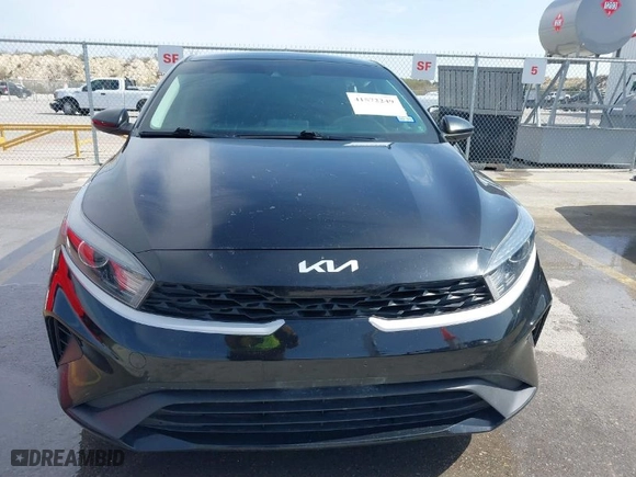 2022 Kia Forte LXS with VIN 3KPF24AD0NE462571, listed as a IAAI auction lot 41572249 with 42,490 mi miles. Bid and sale history available at carsss.com. Image 13.