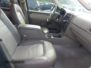 2005 Ford Explorer Eddie Bauer z VIN 1FMZU74K65UA57931, wystawiony jako IAAI lot #42131823 z przebiegiem Nie podano mil oraz . Historia ofert i sprzedaży dostępna na DreamBid. Obrazek 5.