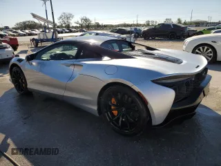 2023 McLaren Artura z VIN SBM16AEA4PW001953, wystawiony jako Copart lot #80270564 z przebiegiem 5956 mil mil oraz Nie do naprawy. Historia ofert i sprzedaży dostępna na DreamBid. Obrazek 2.