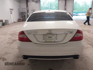 2008 Mercedes-Benz CLS 550 z VIN WDDDJ72XX8A130056, wystawiony jako IAAI lot #42457945 z przebiegiem 111 662 mil mil oraz . Historia ofert i sprzedaży dostępna na DreamBid. Obrazek 16.