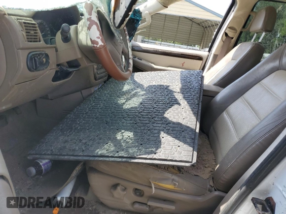2002 Ford Explorer Eddie Bauer с VIN 1FMDU74E82UC13628, выставлен на аукционе Copart как лот 53943485 с пробегом Не указан миль и Списание • Salvage title. История ставок и продаж доступна на DreamBid. Изображение 7.