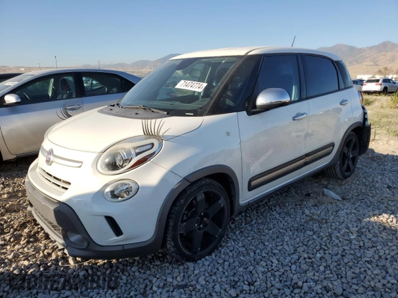 2014 FIAT 500L Trekking with VIN ZFBCFADH6EZ011642, listed as a Copart auction lot 71474774 with 104,327 mi miles and Salvage Title. Bid and sale history available at carsss.com. Image 1.