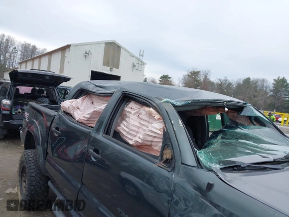 2011 Toyota Tacoma with VIN 5TFLU4EN0BX021583, listed as a IAAI auction lot 41937302 with 249,251 mi miles. Bid and sale history available at carsss.com. Image 6.