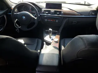 2015 BMW 3 Series 320i xDrive z VIN WBA3C3G51FNT53248, wystawiony jako Copart lot #48796835 z przebiegiem 134 063 mil mil oraz Szkoda całkowita • Salvage title. Historia ofert i sprzedaży dostępna na DreamBid. Obrazek 8.