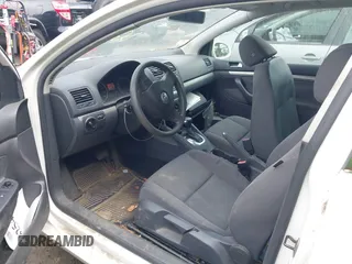 2009 Volkswagen Rabbit S z VIN WVWBB71K99W112155, wystawiony jako IAAI lot #42394254 z przebiegiem 158 219 mil mil oraz . Historia ofert i sprzedaży dostępna na DreamBid. Obrazek 5.