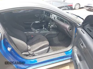 2017 Ford Mustang GT z VIN 1FA6P8CF7H5228635, wystawiony jako IAAI lot #42288165 z przebiegiem 95 846 mil mil oraz . Historia ofert i sprzedaży dostępna na DreamBid. Obrazek 5.