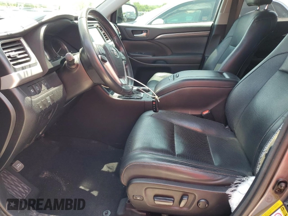 2017 Toyota Highlander Limited z VIN 5TDYZRFH7HS203499, wystawiony jako Copart lot #57998755 z przebiegiem 109 611 mil mil oraz Szkoda całkowita • Salvage title. Historia ofert i sprzedaży dostępna na DreamBid. Obrazek 7.