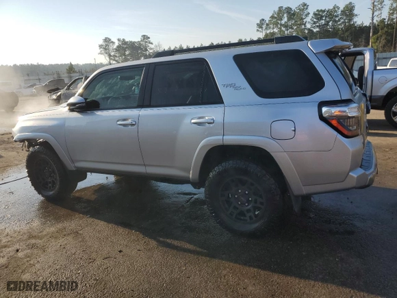 2020 Toyota 4Runner SR5 with VIN JTEBU5JR0L5815681, listed as a Copart auction lot 43769535 with 38,151 mi miles and Salvage Title. Bid and sale history available at carsss.com. Image 2.