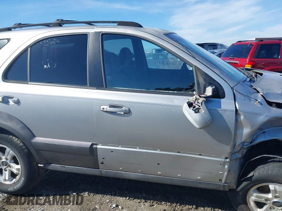 2003 Kia Sorento LX z VIN KNDJC733535052094, wystawiony jako IAAI lot #41461001 z przebiegiem 168 996 mil mil oraz . Historia ofert i sprzedaży dostępna na DreamBid. Obrazek 14.