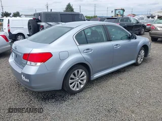 2014 Subaru Legacy Premium z VIN 4S3BMBC64E3035526, wystawiony jako IAAI lot #42254628 z przebiegiem 113 297 mil mil oraz . Historia ofert i sprzedaży dostępna na DreamBid. Obrazek 4.