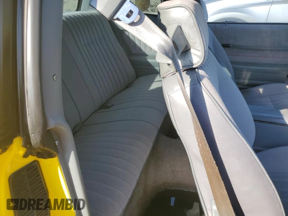 1987 Chevrolet Monte Carlo z VIN 1G1GZ11G1HP127793, wystawiony jako Copart lot #75700654 z przebiegiem 99 478 mil mil oraz Szkody całkowita. Historia ofert i sprzedaży dostępna na DreamBid. Obrazek 10.