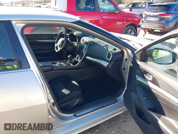 2019 Nissan Maxima SV with VIN 1N4AA6AV0KC371696, listed as a IAAI auction lot 41240863 with 143,348 mi miles and . Bid and sale history available at DreamBid. Image 5.