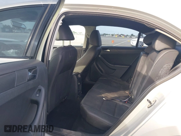 2011 Volkswagen Jetta SE with VIN 3VWDZ7AJ3BM369312, listed as a IAAI auction lot 42044977 with 107,695 mi miles and . Bid and sale history available at DreamBid. Image 8.
