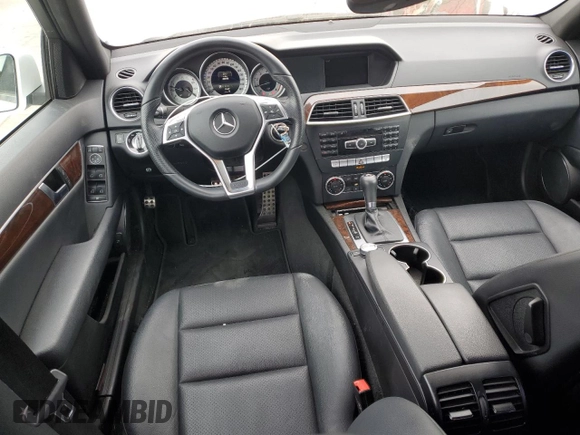 2014 Mercedes-Benz C 250 Sport с VIN WDDGF4HB1EA957805, выставлен на аукционе Copart как лот 53570455 с пробегом 35 894 миль миль и Списание • Salvage title. История ставок и продаж доступна на DreamBid. Изображение 8.