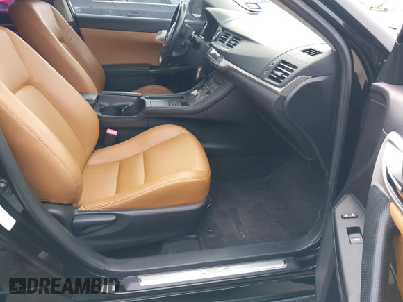 2013 Lexus CT 200h z VIN JTHKD5BH2D2159091, wystawiony jako IAAI lot #42695594 z przebiegiem 218 009 mil mil oraz . Historia ofert i sprzedaży dostępna na DreamBid. Obrazek 5.