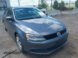 2014 Volkswagen Jetta SE z VIN 3VWD17AJ8EM286230, wystawiony jako IAAI lot #42735736 z przebiegiem 181 617 mil mil oraz . Historia ofert i sprzedaży dostępna na DreamBid. Obrazek 6.