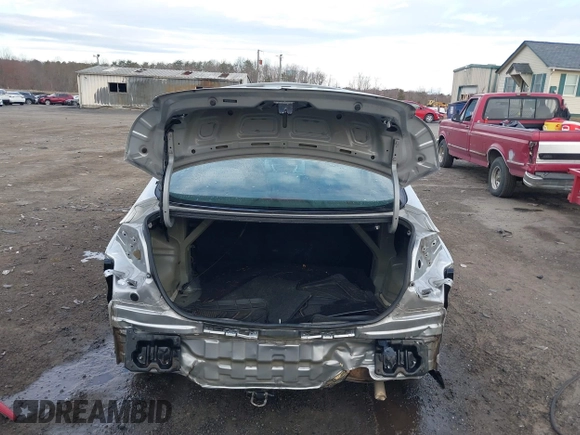 2011 Hyundai Elantra GLS with VIN 5NPDH4AE6BH038415, listed as a IAAI auction lot 41813602 with 186,039 mi miles. Bid and sale history available at carsss.com. Image 17.