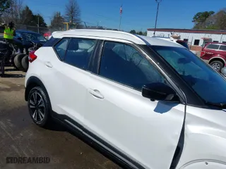 2019 Nissan Kicks S with VIN 3N1CP5CU1KL527509, listed as a IAAI auction lot 41800517 with 100,538 mi miles. Bid and sale history available at carsss.com. Image 13.