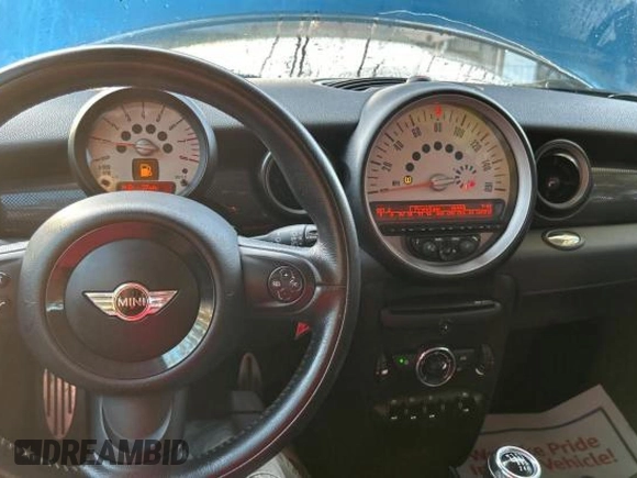2012 MINI Hardtop S with VIN WMWSV3C57CTY27965, listed as a Copart auction lot 58686275 with 227,175 mi miles and Clean title. Bid and sale history available at DreamBid. Image 9.