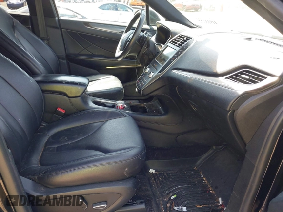 2018 Lincoln MKC Premiere with VIN 5LMCJ1C93JUL00872, listed as a IAAI auction lot 41933337 with 82,493 mi miles and . Bid and sale history available at DreamBid. Image 5.