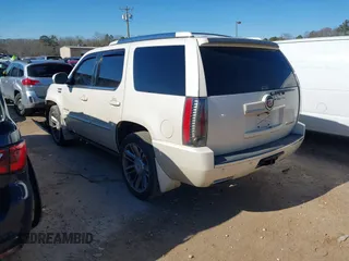 2013 Cadillac Escalade Premium with VIN 1GYS4CEF4DR159529, listed as a IAAI auction lot 41363154 with 204,993 mi miles. Bid and sale history available at carsss.com. Image 3.