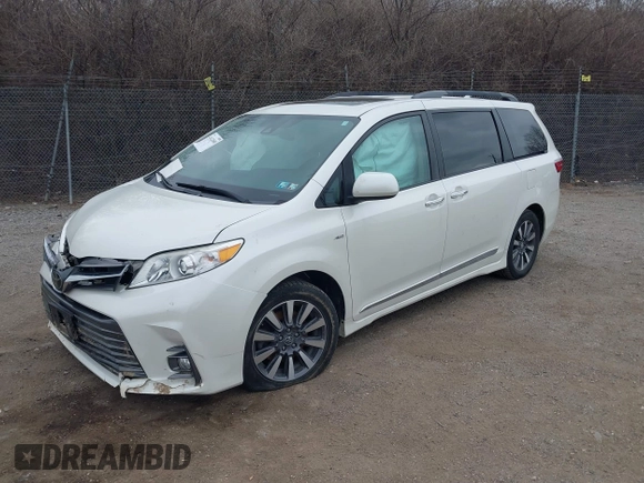 2018 Toyota Sienna XLE with VIN 5TDDZ3DC3JS197113, listed as a IAAI auction lot 41622680 with 70,308 mi miles. Bid and sale history available at carsss.com. Image 18.
