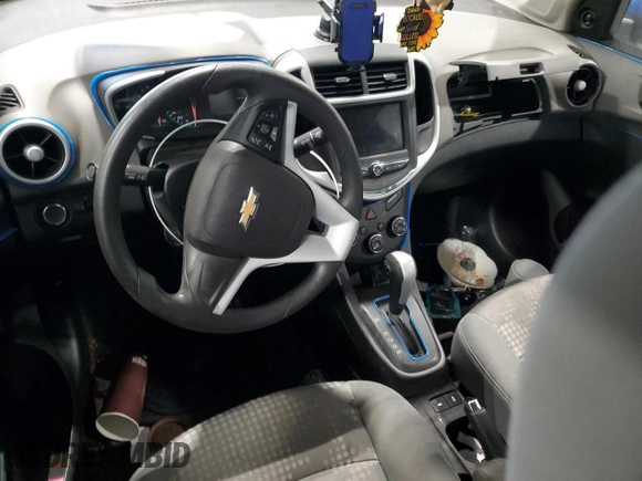 2019 Chevrolet Sonic LS z VIN 1G1JB5SB8K4133569, wystawiony jako Copart lot #41665665 z przebiegiem 64 664 mil mil oraz Szkoda całkowita • Salvage title. Historia ofert i sprzedaży dostępna na DreamBid. Obrazek 8.