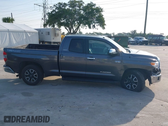 2017 Toyota Tundra Limited z VIN 5TFBW5F17HX612817, wystawiony jako IAAI lot #36970939 z przebiegiem 164 634 mil mil oraz . Historia ofert i sprzedaży dostępna na DreamBid. Obrazek 13.