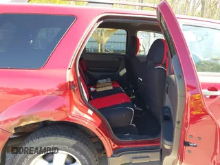 2011 Ford Escape XLT с VIN 1FMCU9DG6BKB34611, выставлен на аукционе IAAI как лот 42236780 с пробегом 240 297 миль миль и . История ставок и продаж доступна на DreamBid. Изображение 8.