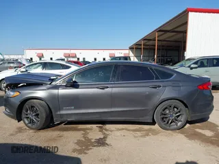 2018 Ford Fusion SE z VIN 3FA6P0LU8JR116073, wystawiony jako IAAI lot #41773037 z przebiegiem 100 864 mil mil oraz . Historia ofert i sprzedaży dostępna na DreamBid. Obrazek 14.