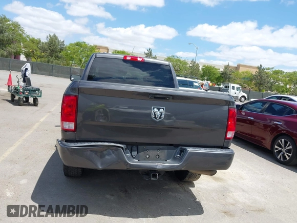2018 Ram 1500 Express z VIN 1C6RR6KT7JS350875, wystawiony jako IAAI lot #42259123 z przebiegiem 138 116 mil mil oraz . Historia ofert i sprzedaży dostępna na DreamBid. Obrazek 17.