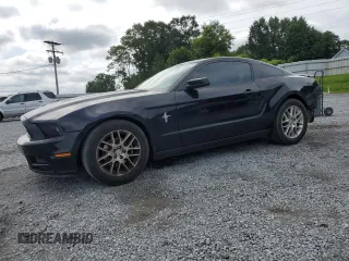 2013 Ford Mustang V6 z VIN 1ZVBP8AM1D5238157, wystawiony jako Copart lot #60427525 z przebiegiem 133 512 mil mil oraz Szkoda całkowita • Salvage title. Historia ofert i sprzedaży dostępna na DreamBid. Obrazek 1.