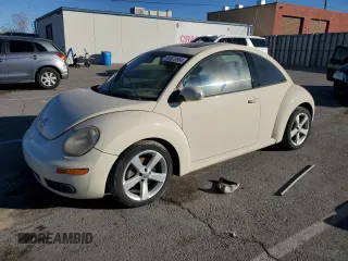 2006 Volkswagen New Beetle Coupe with VIN 3VWSW31C76M400044, listed as a Copart auction lot 84672934 with 114,350 mi miles and Salvage Title. Bid and sale history available at carsss.com. Image 1.