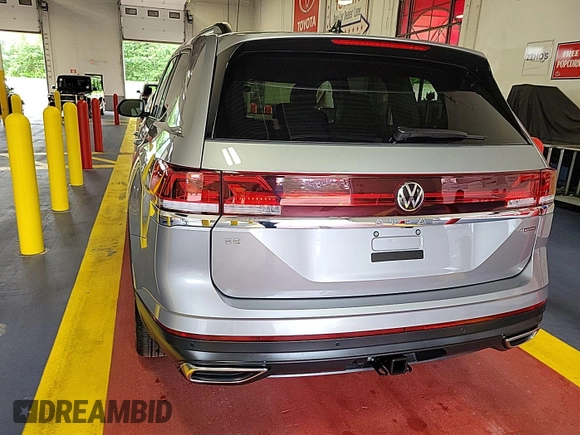 2024 Volkswagen Atlas SE z VIN 1V2HR2CA9RC558223, wystawiony jako IAAI lot #42734557 z przebiegiem 22 426 mil mil oraz . Historia ofert i sprzedaży dostępna na DreamBid. Obrazek 22.