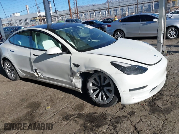 2022 Tesla Model 3 Long Range z VIN 5YJ3E1EB4NF331218, wystawiony jako IAAI lot #41827613 z przebiegiem 84 088 mil mil oraz . Historia ofert i sprzedaży dostępna na DreamBid. Obrazek 1.