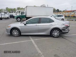 2019 Toyota Camry LE with VIN 4T1B11HK8KU683512, listed as a IAAI auction lot 39476699 with 40,074 mi miles. Bid and sale history available at carsss.com. Image 15.