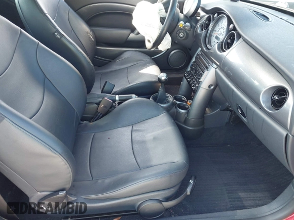 2006 MINI Hardtop S с VIN WMWRE33586TN27239, выставлен на аукционе IAAI как лот 42775957 с пробегом 165 133 миль миль и . История ставок и продаж доступна на DreamBid. Изображение 5.