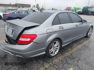 2014 Mercedes-Benz C 250 Sport с VIN WDDGF4HBXEG253583, выставлен на аукционе IAAI как лот 42189407 с пробегом 134 896 миль миль и . История ставок и продаж доступна на DreamBid. Изображение 4.