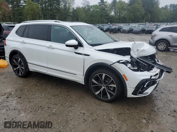 2024 Volkswagen Tiguan SEL R-Line с VIN 3VV4B7AXXRM177585, выставлен на аукционе Copart как лот 56230755 с пробегом 4 259 миль миль и Списание • Salvage title. История ставок и продаж доступна на DreamBid. Изображение 4.